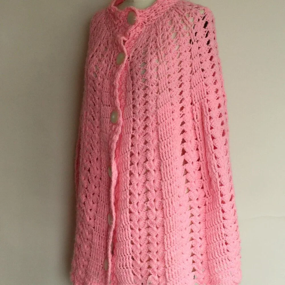 Vintage 1960s 1970s Poncho Shawl, Pink Knit or Crochet with Buttons Cape Wrap - Picture 8 of 10